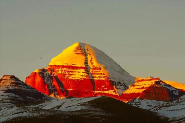 安联 奇观：冈仁波齐日照金山——刹那神光普照，心随晓日同红